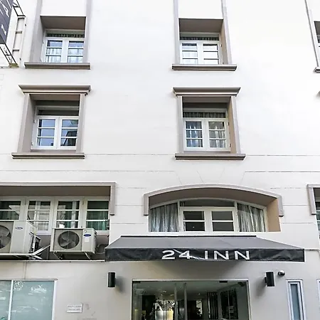 24 Inn At Bts Phrom Phong