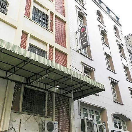 24 Inn At Bts Phrom Phong