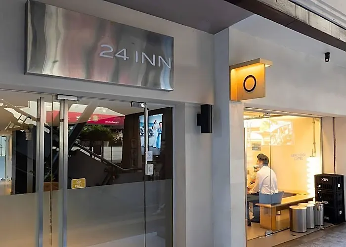 Отель 24 At Bts Phrom Phong 3*