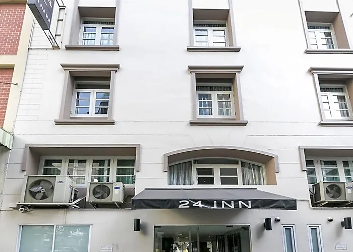 24 At Bts Phrom Phong Отель 3*