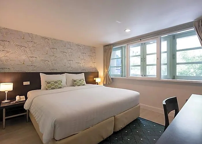 24 At Bts Phrom Phong Hotel 3*