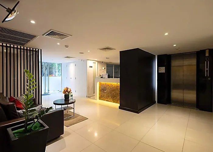 24 At Bts Phrom Phong Hotel