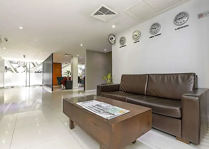 Отель 24 At Bts Phrom Phong 3*