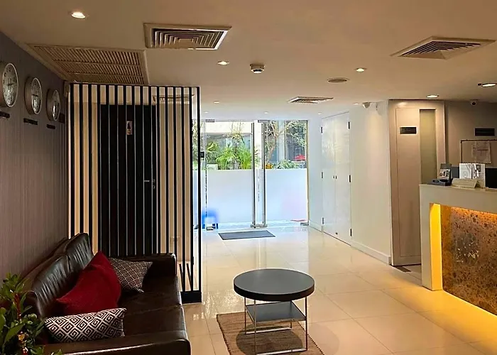 Отель 24 At Bts Phrom Phong