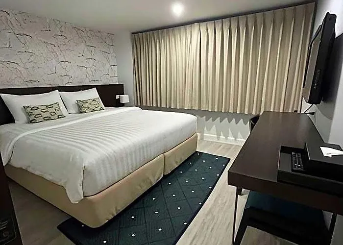 24 At Bts Phrom Phong 3*
