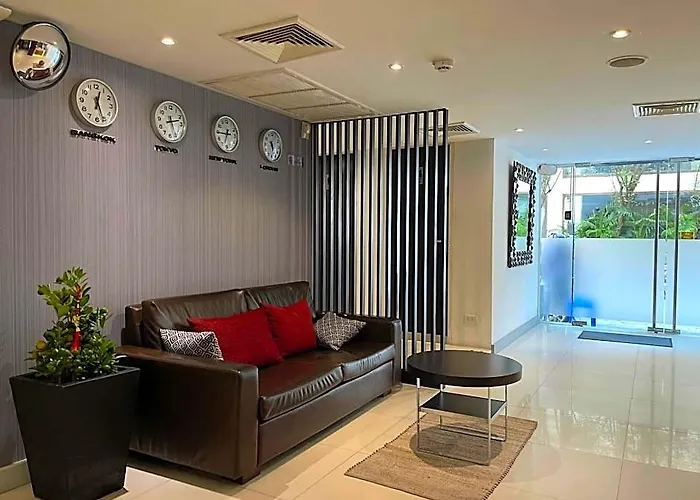 24 At Bts Phrom Phong Отель Бангкок