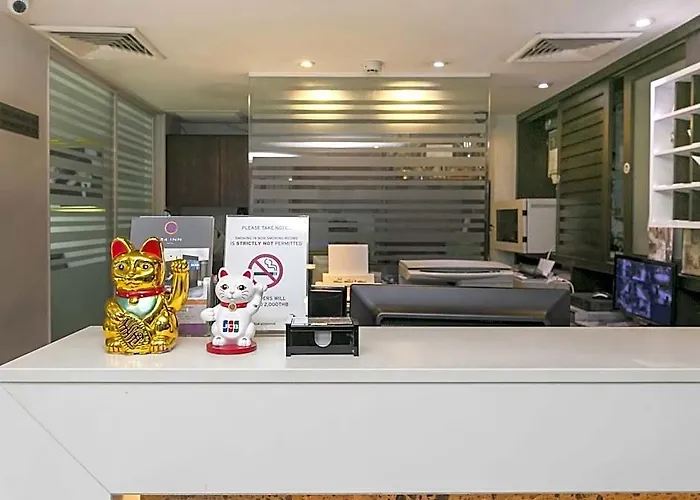 24 At Bts Phrom Phong Отель Бангкок