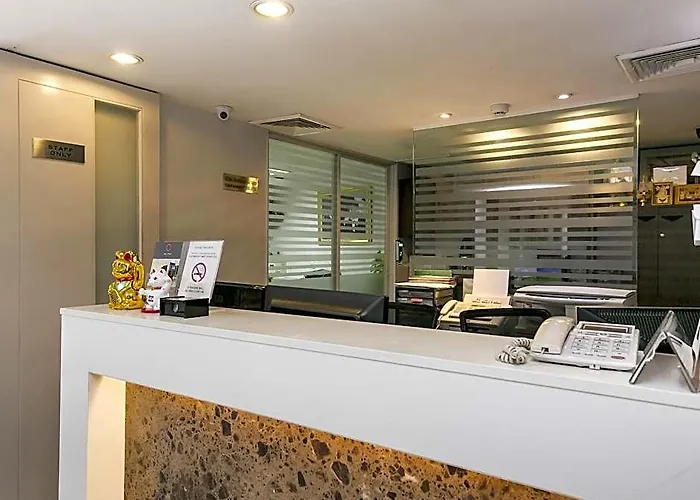 24 At Bts Phrom Phong Отель Бангкок