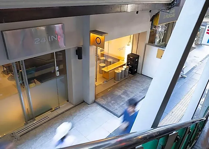 24 At Bts Phrom Phong 3* Бангкок