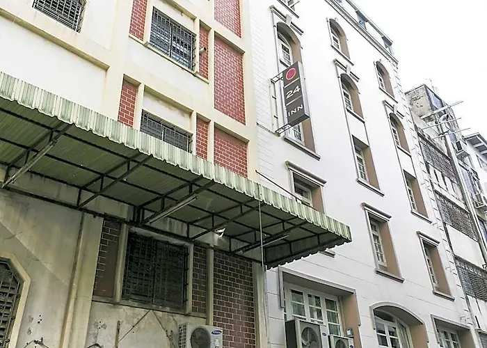 24 At Bts Phrom Phong Hotel