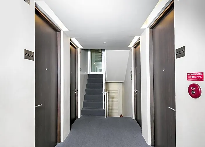 Отель 24 At Bts Phrom Phong 3*