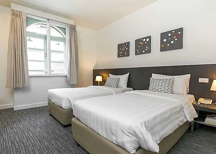 24 At Bts Phrom Phong Hotel 3*