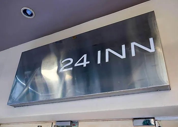 24 At Bts Phrom Phong 3* Бангкок