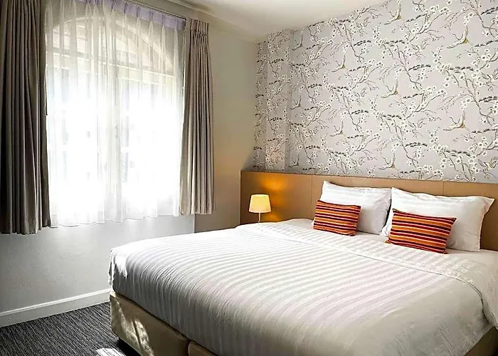 24 At Bts Phrom Phong 3* Бангкок