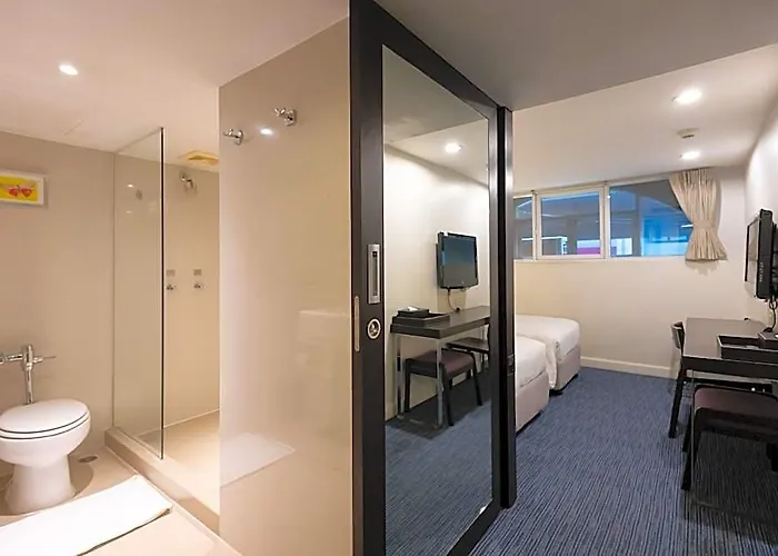 Отель 24 At Bts Phrom Phong