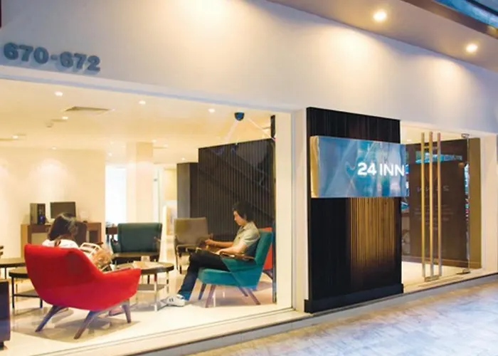24 At Bts Phrom Phong Отель 3*