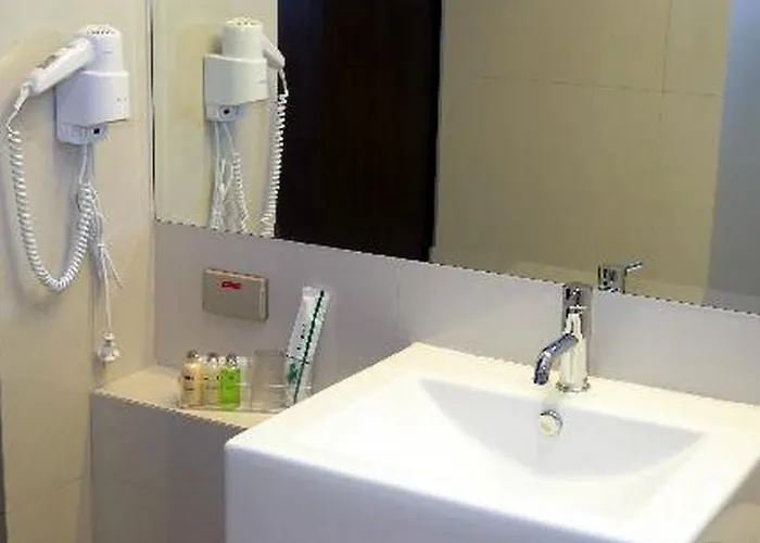 24 At Bts Phrom Phong 3* Бангкок