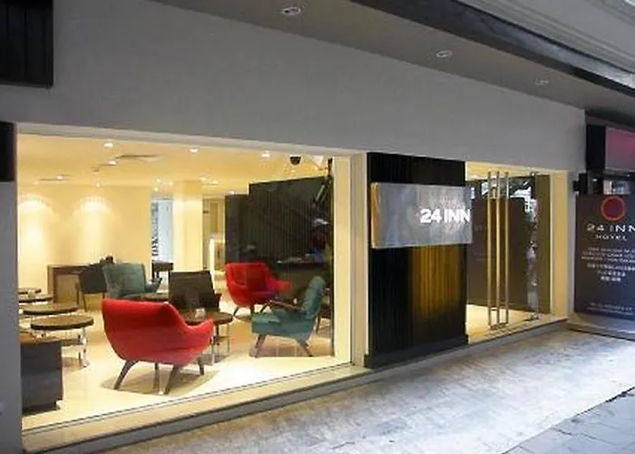 24 At Bts Phrom Phong 3*