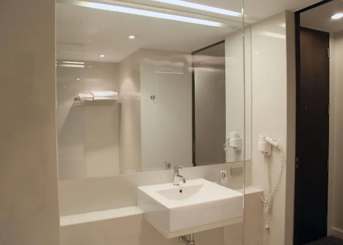 Отель 24 At Bts Phrom Phong 3*
