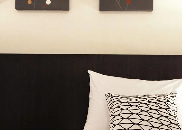 24 At Bts Phrom Phong 3*