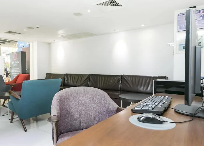24 At Bts Phrom Phong 3*
